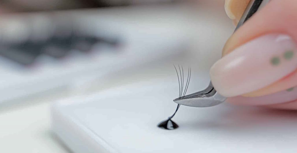 choosing eyelash glue